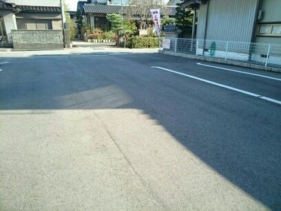 駐車場　駐車場に車を止められます