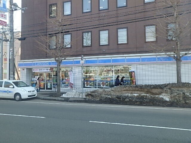 コンビニ　ローソン札幌二十四軒4条店（コンビニ）まで283m