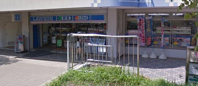 コンビニ　ローソン（コンビニ）まで588m