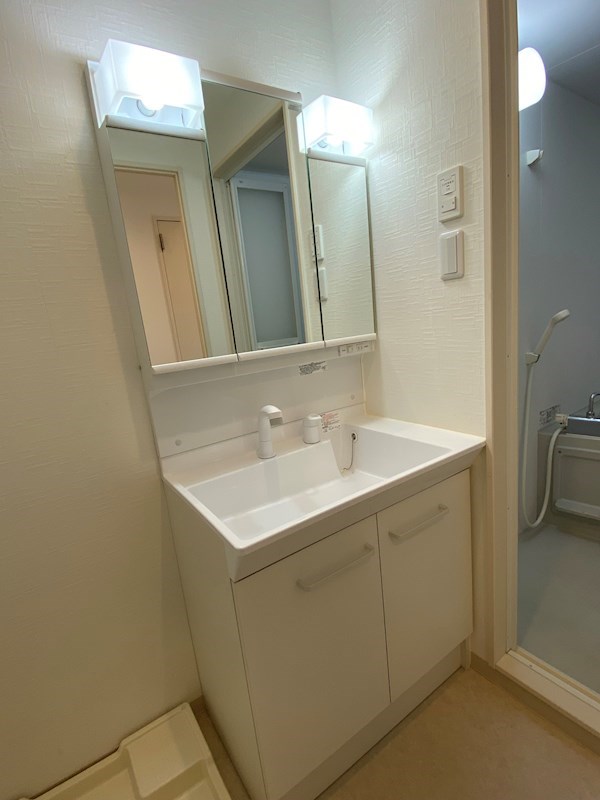 洗面設備　違うお部屋の写真です。ご参考までに
