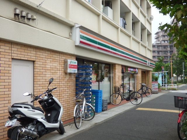 コンビニ　セブンイレブン墨田八広北店（コンビニ）まで30m