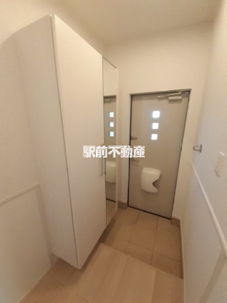 玄関　※類似物件写真です