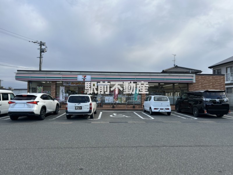 コンビニ　セブンイレブン神埼日の隈店（コンビニ）まで1100m