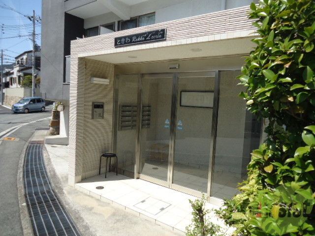 エントランス　マンション入り口はこんな感じです。