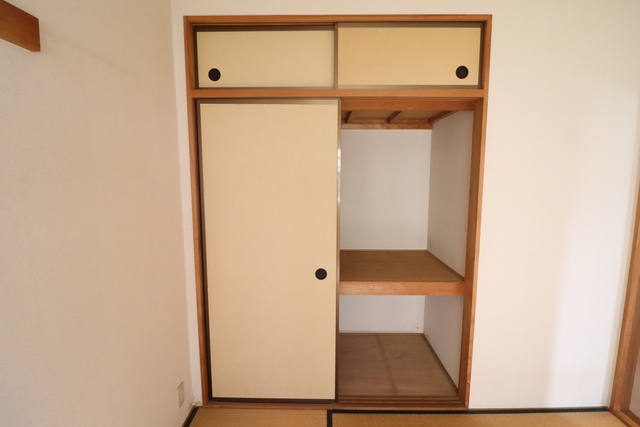 収納　押入