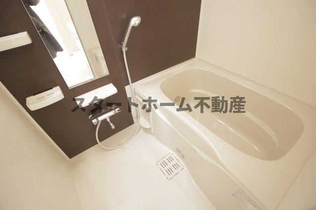 バス・シャワールーム　落ち着いた空間のお風呂です
