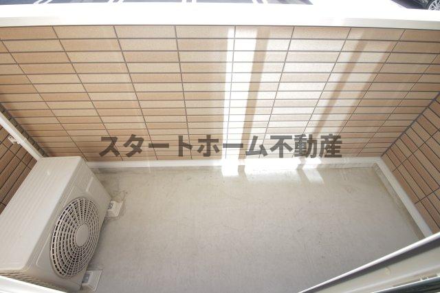 バルコニー　開放的で明るい空間を演出してくれるバルコニーです