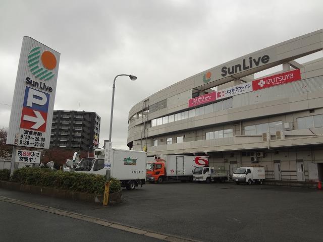 ドラックストア　株式会社ココカラファインヘルスケア／セガミ薬品三ヶ（ドラッグストア）まで738m