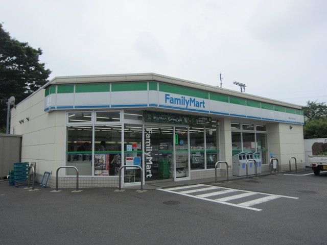 コンビニ　ファミリーマート日野神明店（コンビニ）まで241m