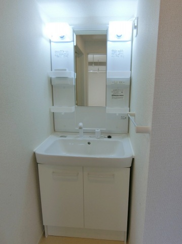 洗面設備　シャンドレ付き洗面化粧台