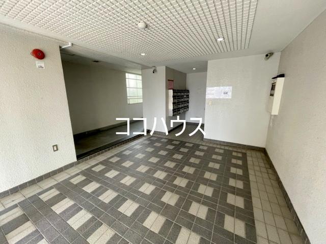 ロビー　防犯カメラとエレベーター付き