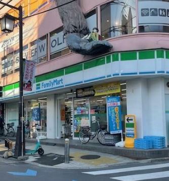 コンビニ　ファミリーマート太子堂三丁目店（コンビニ）まで675m