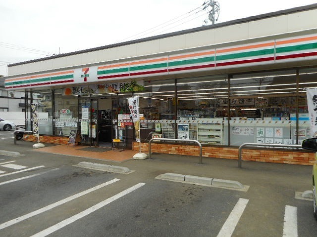 コンビニ　セブンイレブン（コンビニ）まで650m