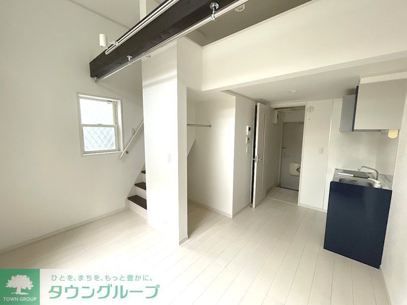 居室・リビング　白を基調とした明るいお部屋です