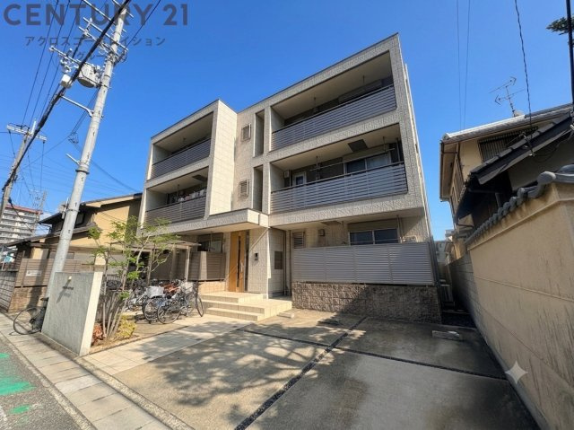 建物外観　オートロックで外部の人間が簡単に出入りできないため安心です。