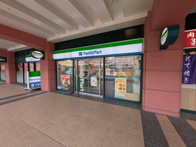 コンビニ　ファミリーマート 冨士屋オルトヨコハマ店（コンビニ）まで336m