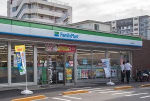 コンビニ　ファミリーマート 江東石島店（コンビニ）まで215m