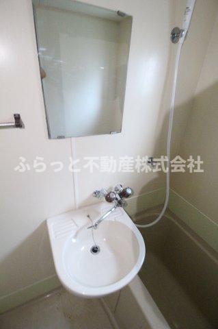洗面設備　脱衣スペースもあります