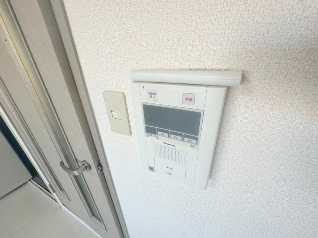 セキュリティ　TVモニターホンで来客が誰か確認してから開けて下さいね