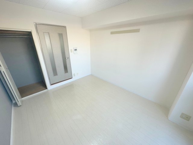 その他部屋・スペース　ゆとりのあるベッドルームで快適な睡眠をとってくださいね。