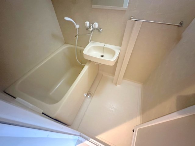 バス・シャワールーム　ゆったりと入るなら、お風呂とトイレとは別々が嬉しいですよね。