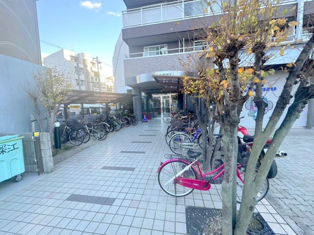 エントランス　エントランス周辺はいつもキレイに片付けられています。
