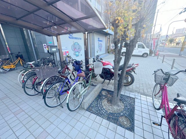 駐車場　敷地内には入居者専用の駐輪スペースもあります。