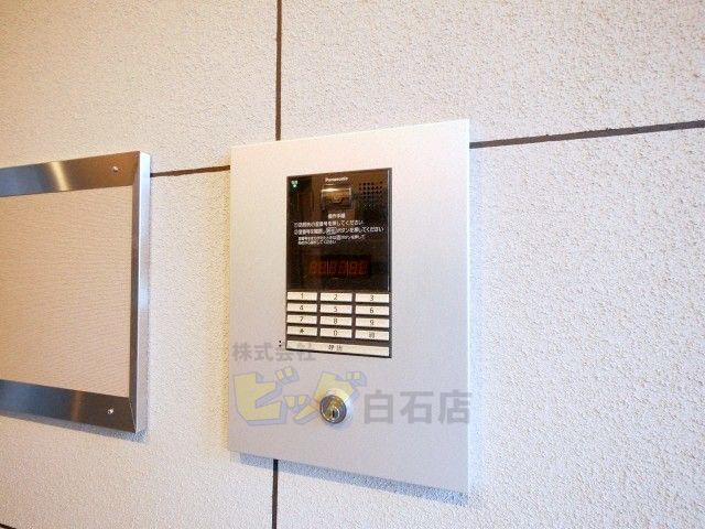 エントランス　人気のオートロック付きマンションです♪