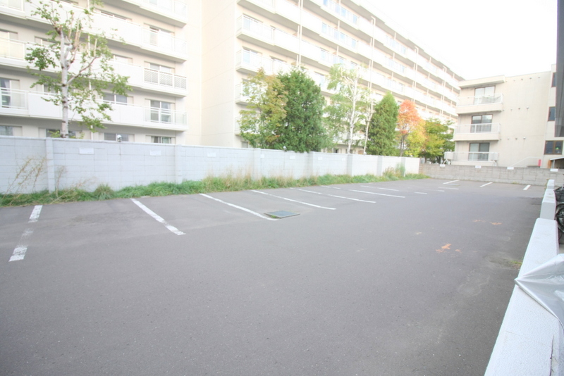 駐車場　お車が停めやすそうな駐車場です♪