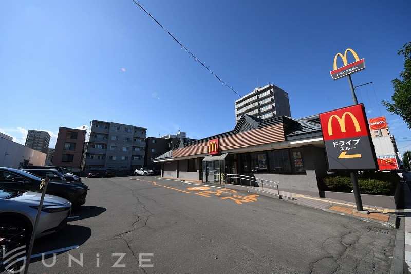 飲食店　マクドナルド平岸店（飲食店）まで820m