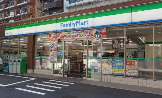 コンビニ　ファミリーマート西五反田六丁目店（コンビニ）まで53m
