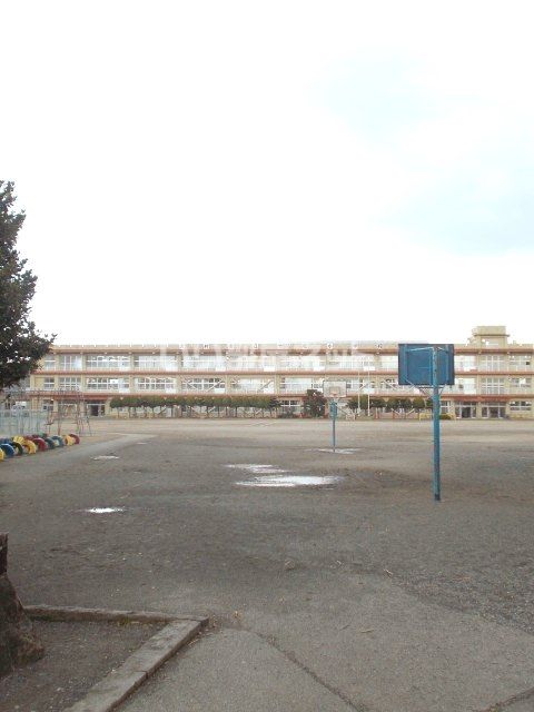 小学校　大村市立竹松小学校（小学校）まで452m