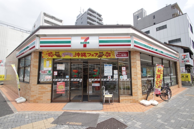 コンビニ　セブンイレブン 名古屋新栄飯田街道（コンビニ）まで65m