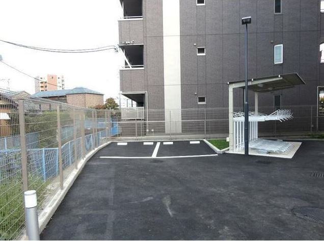 駐車場　敷地内駐車場　￥16，500-　　※満車