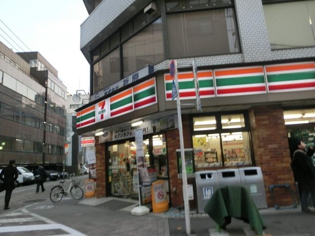 コンビニ　セブンイレブン（コンビニ）まで130m