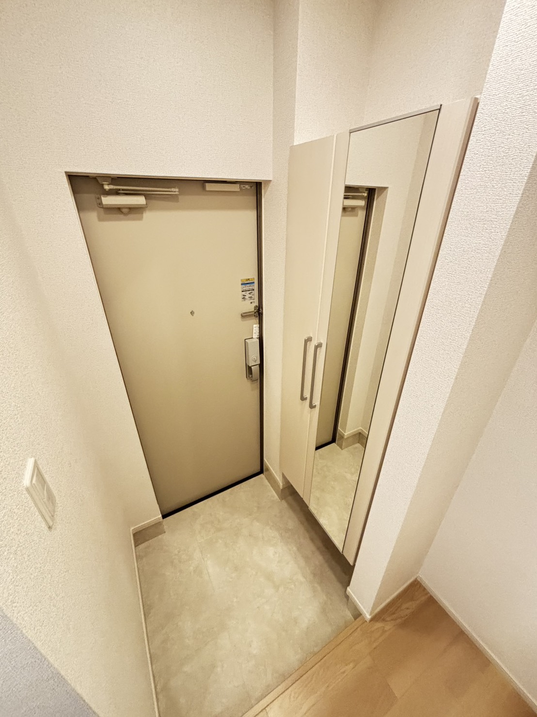 ヒカルサ神戸垂水山手の玄関写真