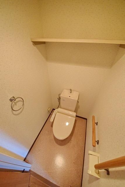 トイレ　★日当り良好！広々DK！敷地内駐車場あり！ファミリーおすす…