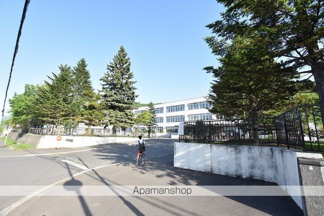 高校・高専　札幌西陵高校事務室（高校・高専）まで327m