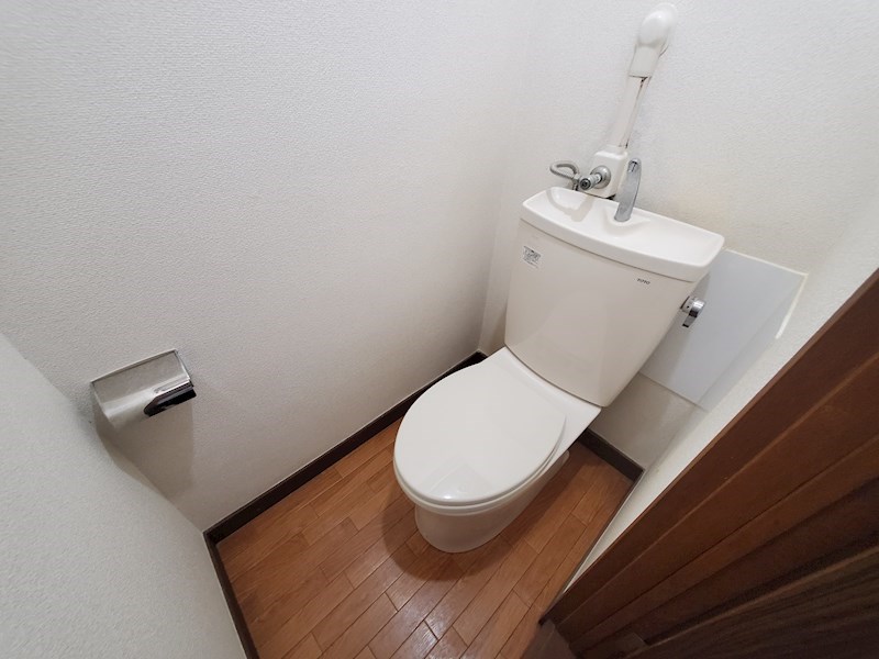 トイレ　別部屋の参考写真です。