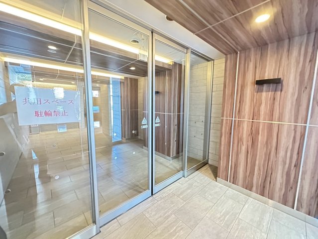エントランス　詳細は、RISUMO江坂本店までお問合せください♪