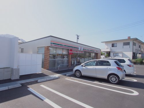 コンビニ　セブン-イレブン 広島高取北店（コンビニ）まで481m