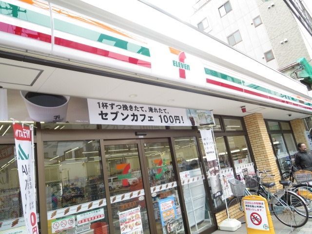 コンビニ　セブン（コンビニ）まで300m