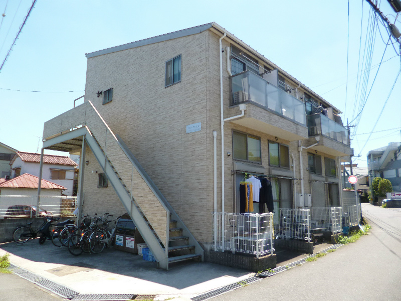 建物外観　周辺にスーパー等が揃ってます。