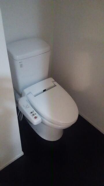 トイレ　参考写真：別部屋タイプ