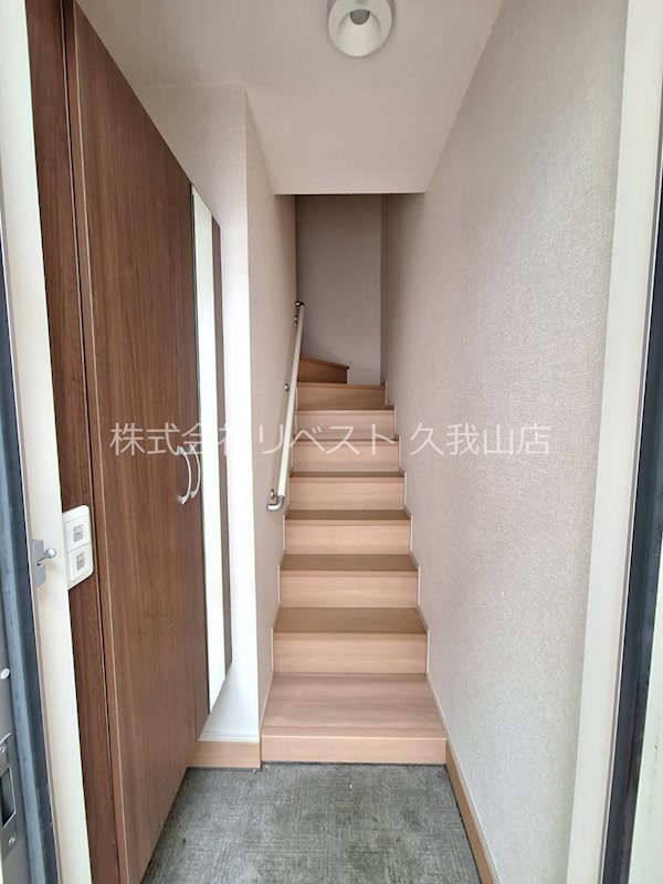 D-room三鷹IIIの玄関写真