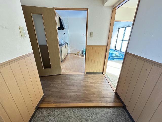 玄関　※修繕中　参考写真