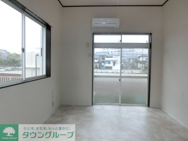 居室・リビング　２面採光の明るいお部屋
