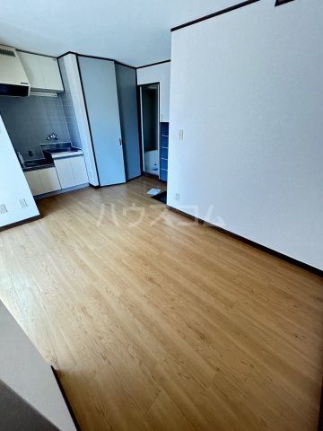 クレードル菊名の居間写真