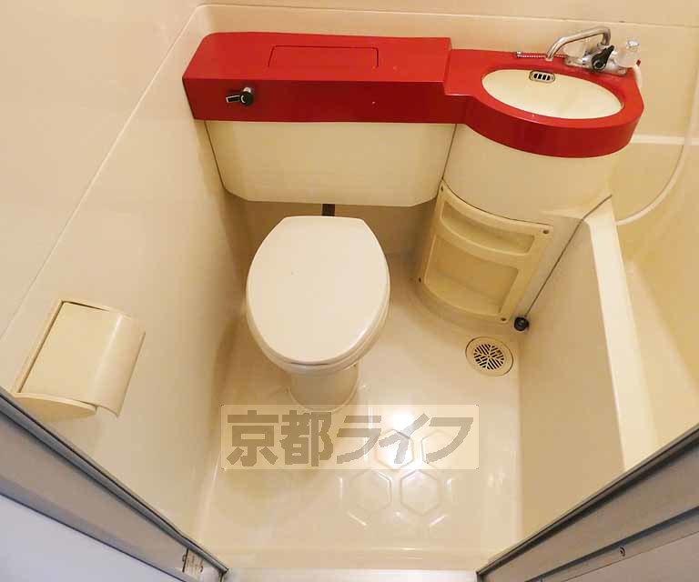トイレ　広さあるので落ち着く空間になります。