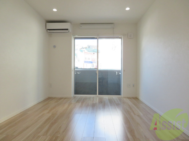 居室・リビング　明るい光が差し込む素敵なお部屋ですね～。